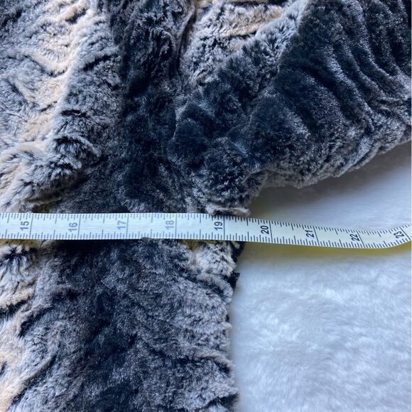 Band Of Gypsies Faux Fur Open Front Jacket Size Medium - Picture 9 of 11